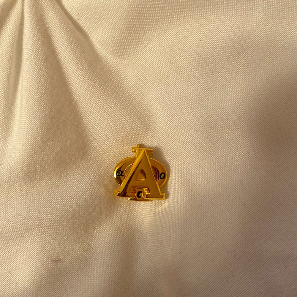 Alpha phi Pin